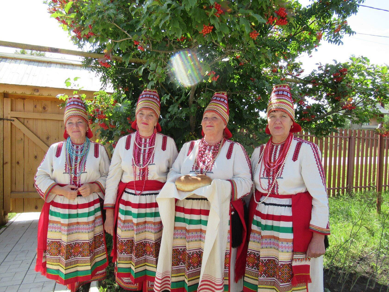 Заслуженный коллектив народного творчества, народный фольклорный ансамбль «Парынза»